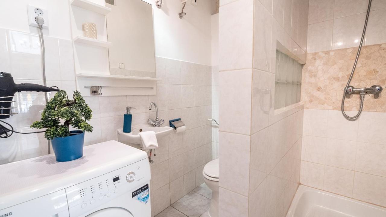 Central Quiet Studio B&B, Airport Connection Budapest Esterno foto